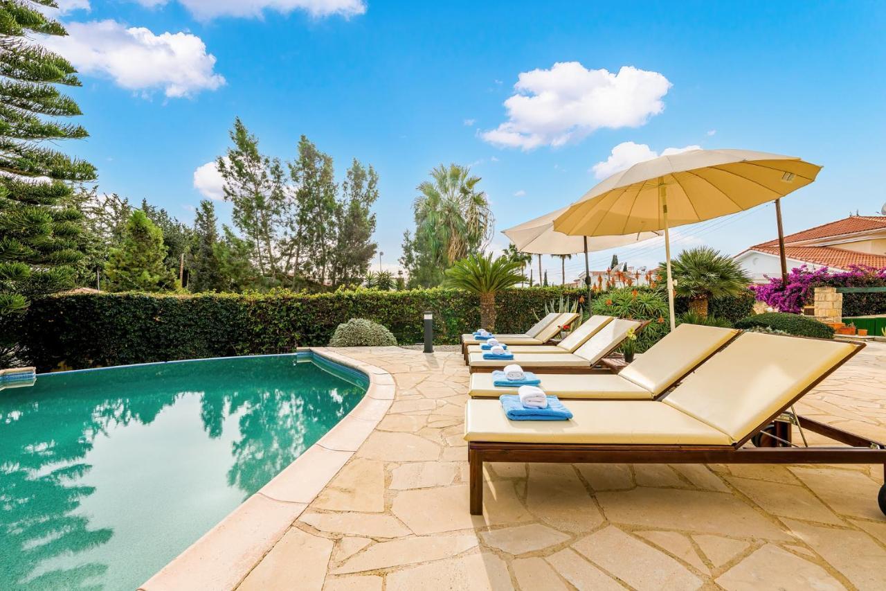 Villa Camelot By Ezoria Villas Coral Bay Exterior photo