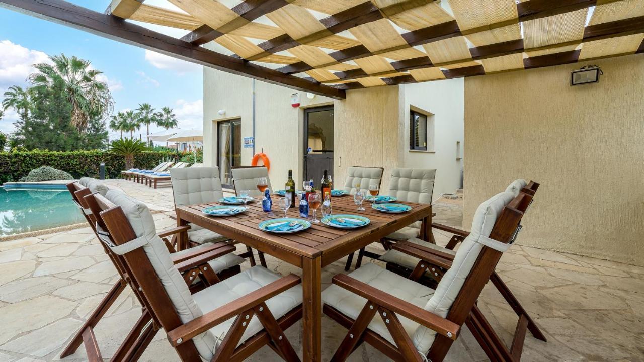 Villa Camelot By Ezoria Villas Coral Bay Exterior photo