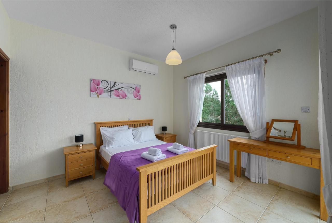 Villa Camelot By Ezoria Villas Coral Bay Exterior photo